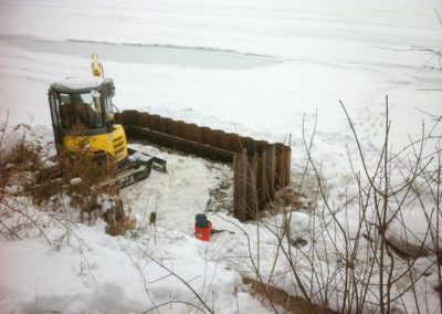Steel Walls for Shorelines Construction, Service and Maintenance